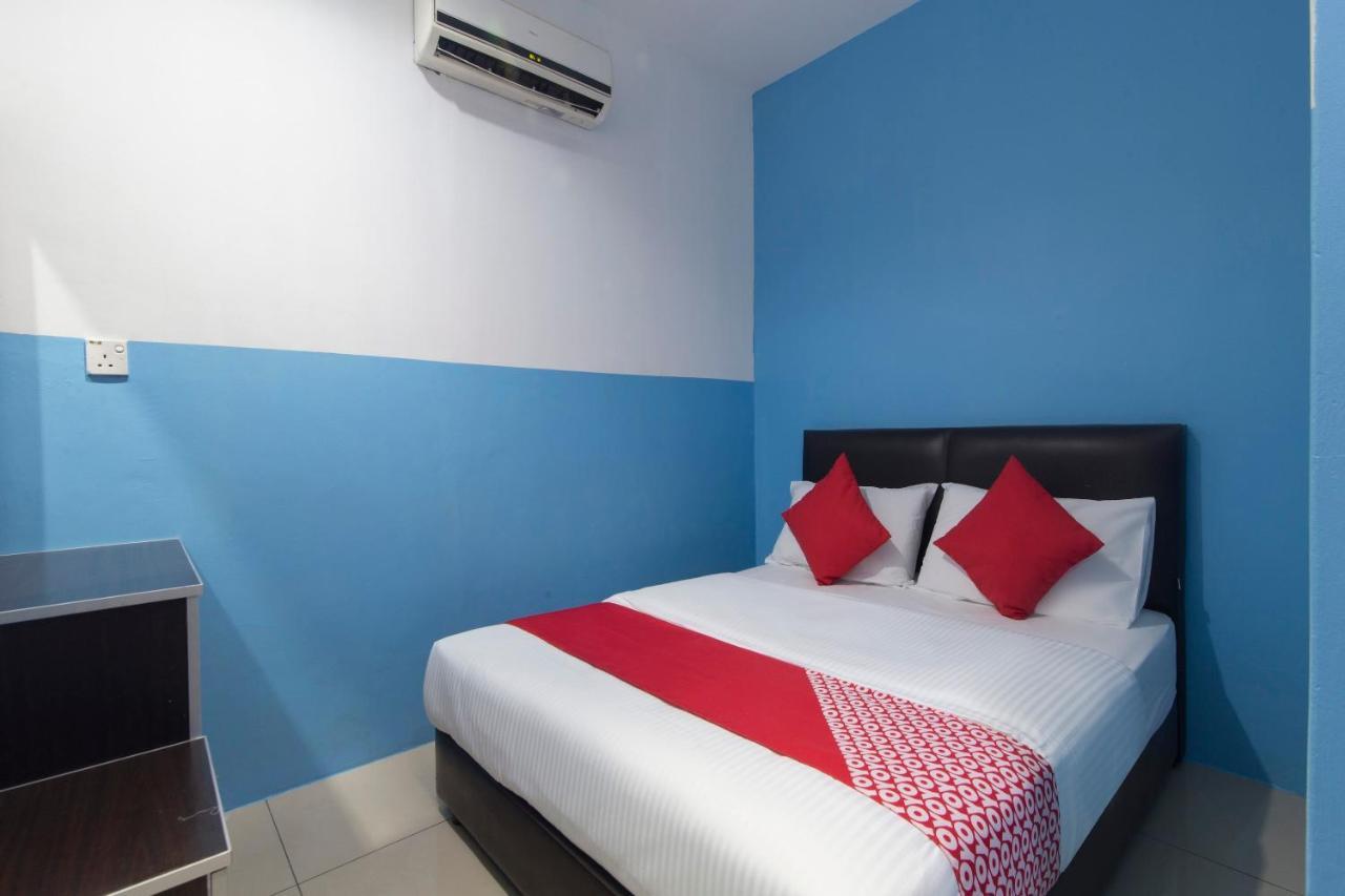 Oyo 44072 Mines Cempaka Hotel Nilai Exterior foto