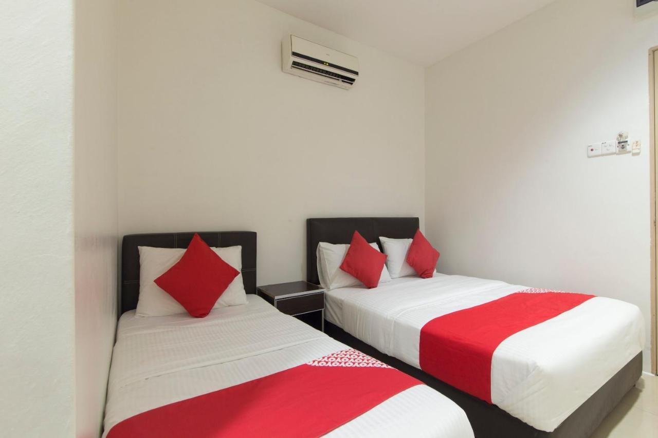 Oyo 44072 Mines Cempaka Hotel Nilai Exterior foto