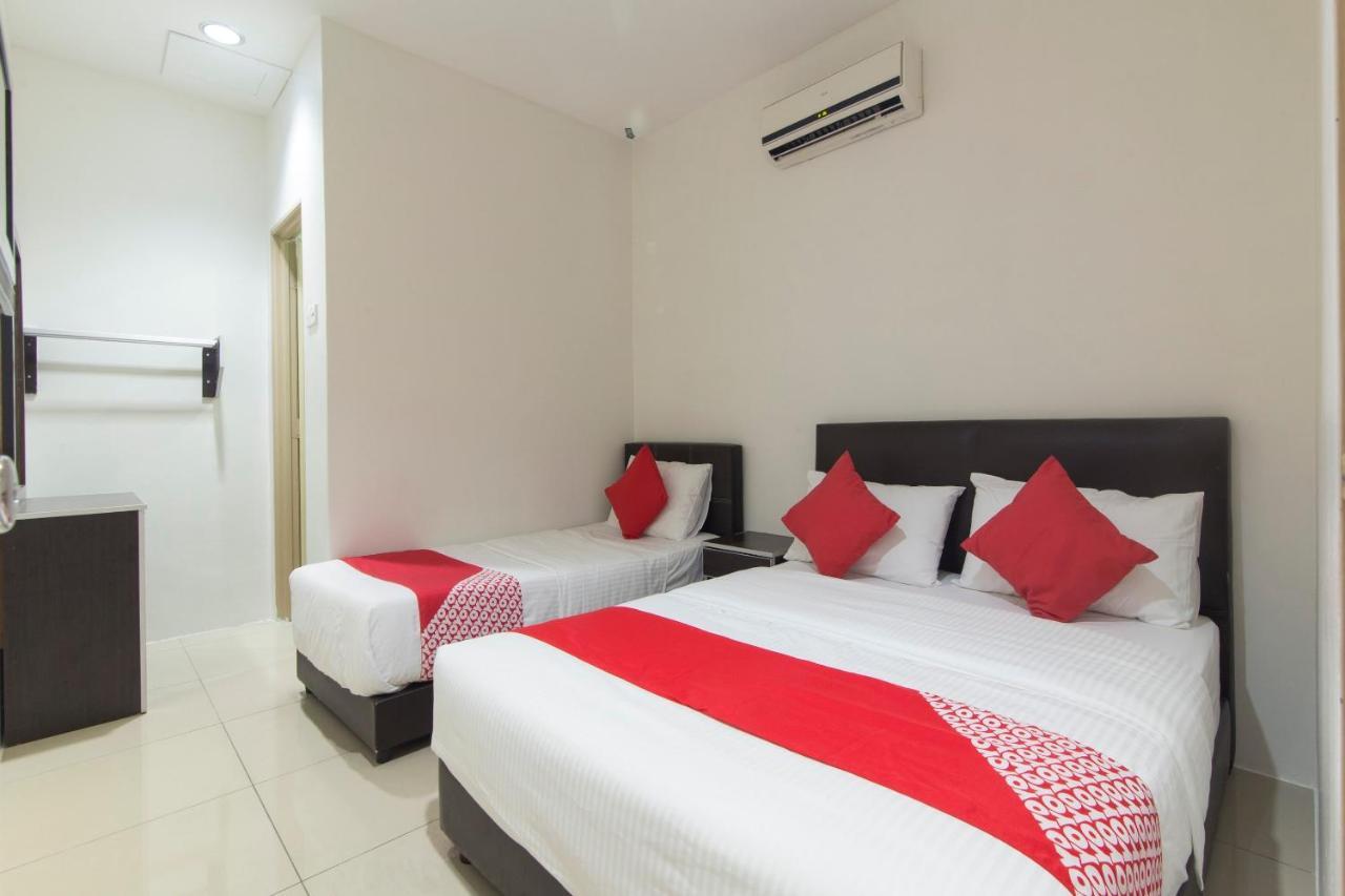 Oyo 44072 Mines Cempaka Hotel Nilai Exterior foto