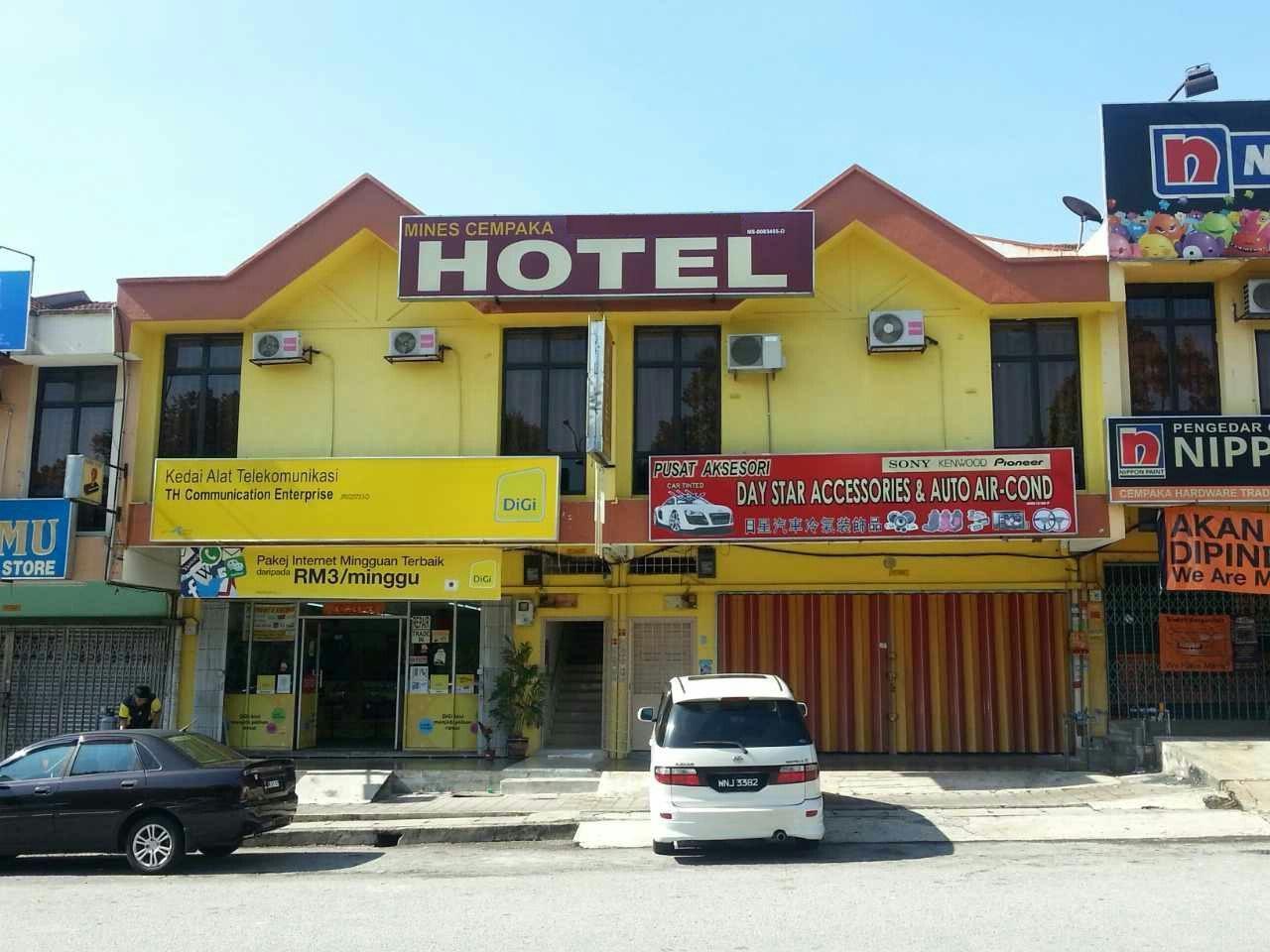 Oyo 44072 Mines Cempaka Hotel Nilai Exterior foto